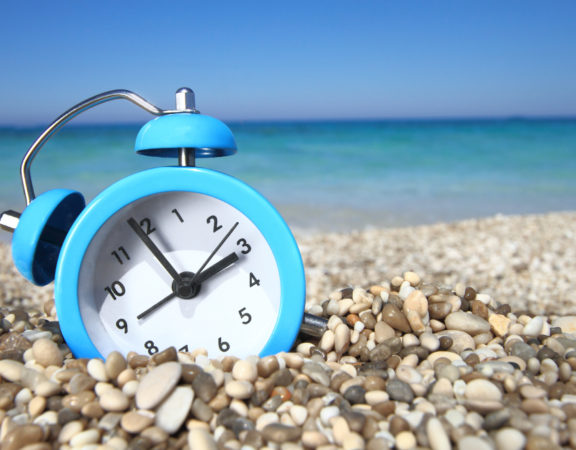 clock-on-beach