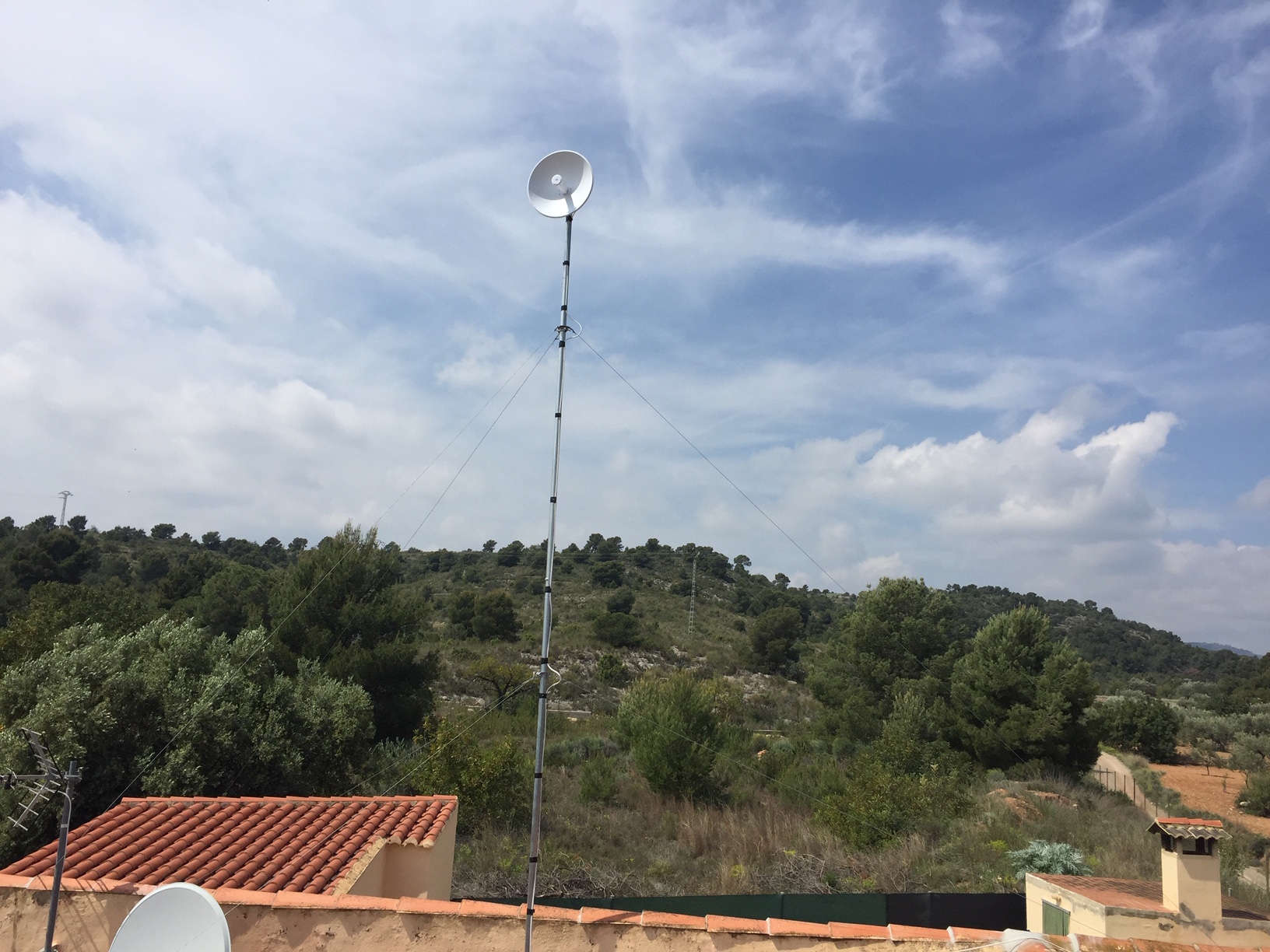 Enlace Wifi Punto a Punto.Instalación Wifi Punto a Punto 5GhzInstalación  telecomunicaciones Valencia. Antenas, videoporteros, cctv, 5G